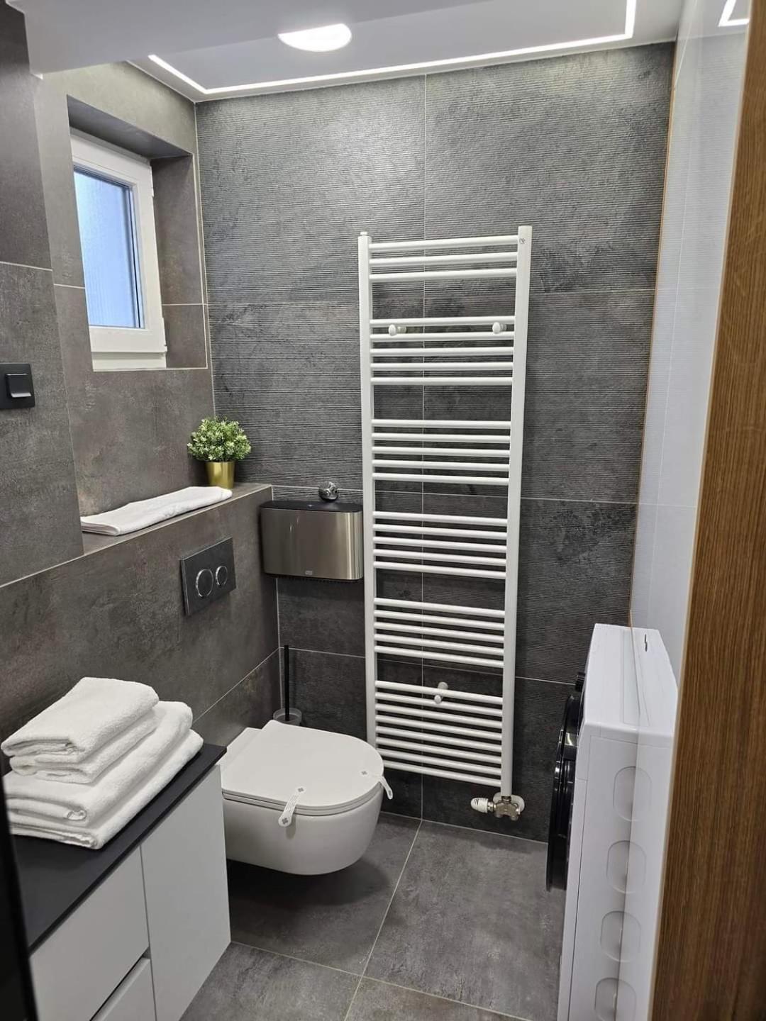 Osijek Luxury Center - Self Check In, Free Private Parking, Ulica Ivana Gundulica 82 Lejlighed Eksteriør billede